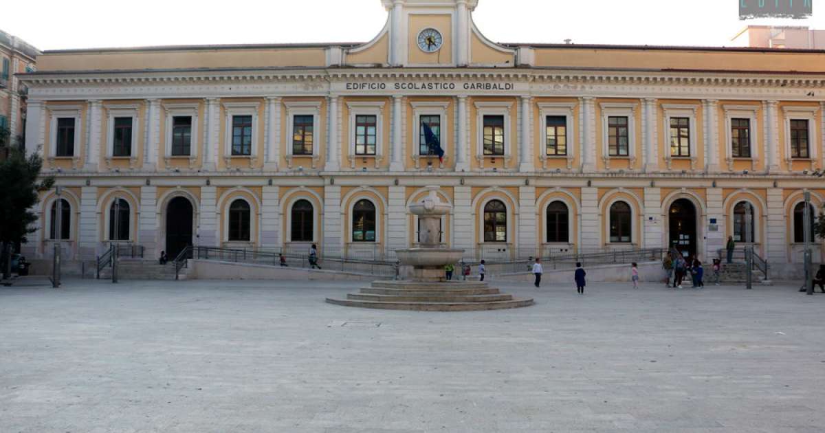 Coronavirus in Puglia, Emiliano chiude tutte le scuole tranne quelle dell'infanzia